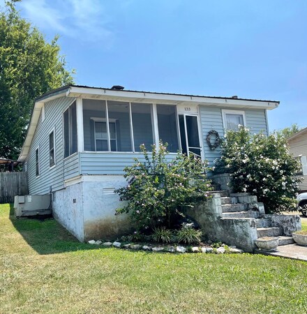 133 W Newcomen St, Alcoa, TN 37701