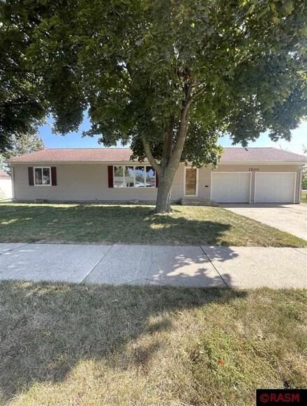 1500 1500 N Prairie Ave, Fairmont, MN 56031