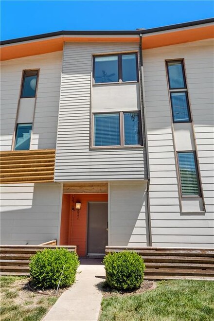 832 E 27th St, Kansas City, MO 64108