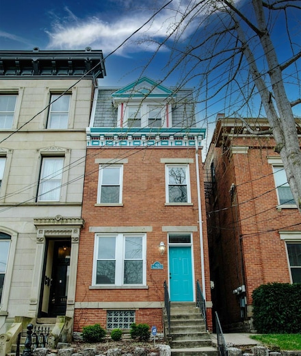 421 Hopkins St, Cincinnati, OH 45203