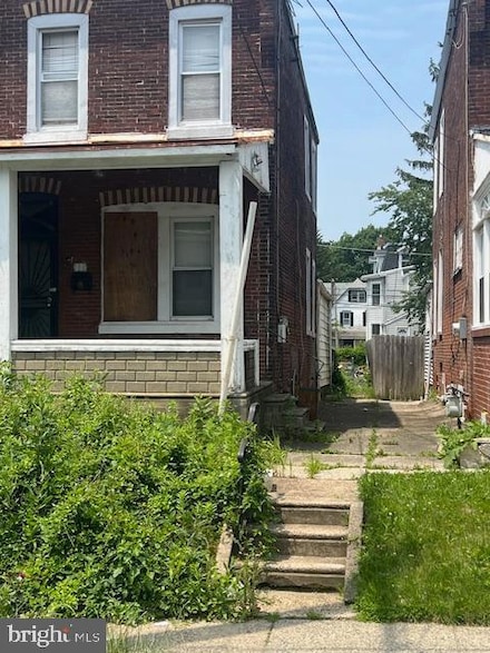 118 S 3rd St, Darby, PA 19023