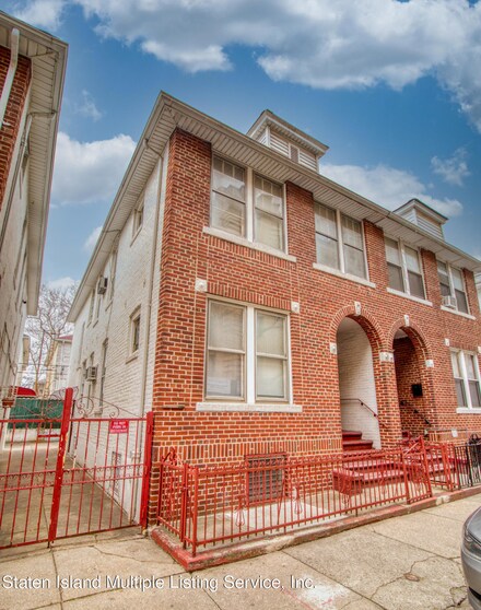 1762 67th St, Brooklyn, NY 11204