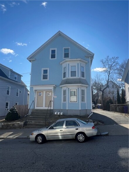 36 Highland St, Pawtucket, RI 02860