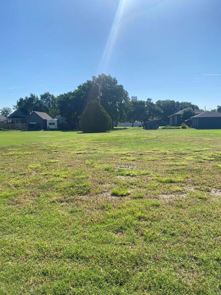 508 3rd St, Claflin, KS 67525