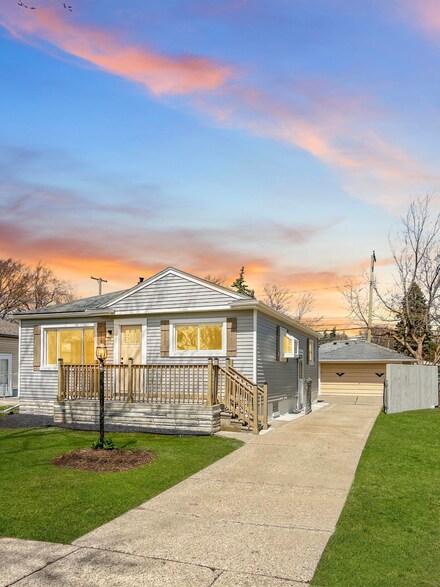 21701 Lange St, Saint Clair Shores, MI 48080