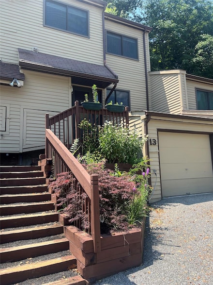 13 Butternut Ct, Highland Mills, NY 10930