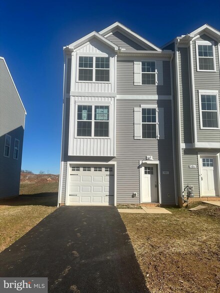 320 Avon Dr Unit 255, Red Lion, PA 17356