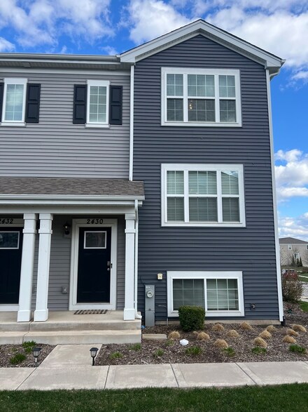 2430 Alison Ave, Pingree Grove, IL 60140
