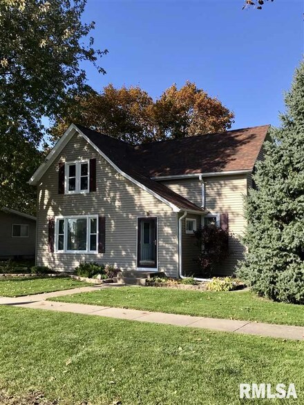 309 West St, Reynolds, IL 61279