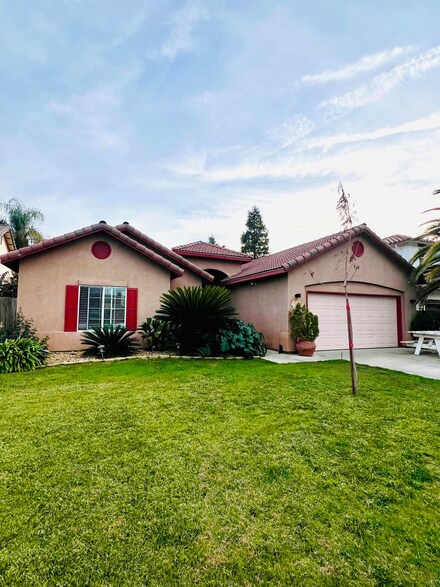 1903 W Brian Ave, Porterville, CA 93257
