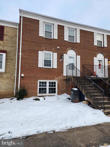 1039B Margate Ct, Sterling, VA 20164