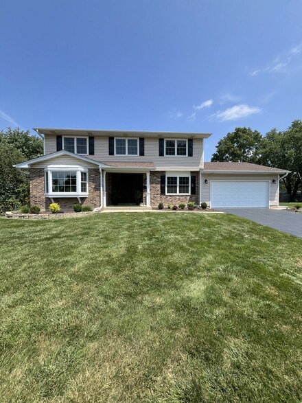 4053 Winston Dr, Hoffman Estates, IL 60192