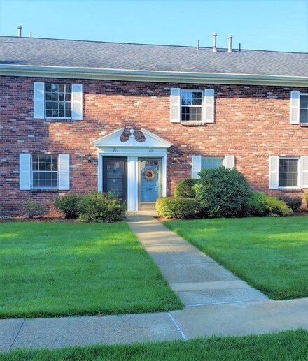 205 Windsor Dr, Framingham, MA 01701