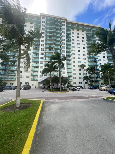 19390 Collins Ave Unit 123, Sunny Isles Beach, FL 33160