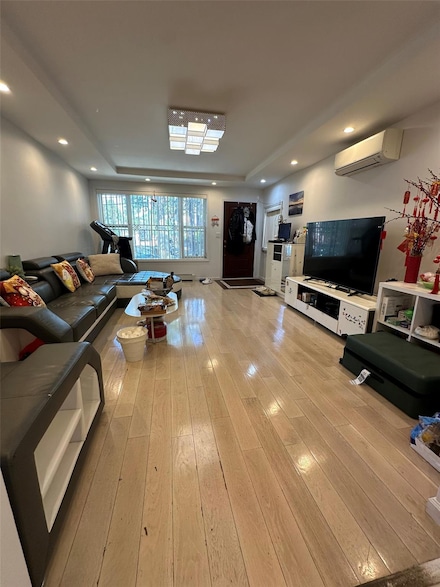 52-24 66th St, Flushing, NY 11378