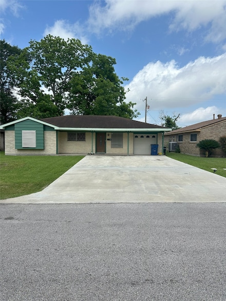 1113 N Noble Rd, Texas City, TX 77591