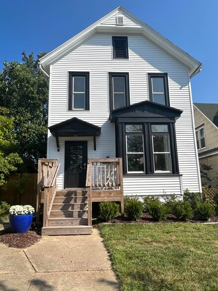 813 Wolcott Ave, Saint Joseph, MI 49085