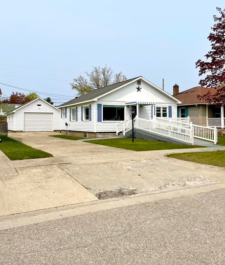282 N June St, Alpena, MI 49707