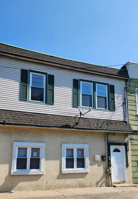 71 E 22nd St Unit 2, Bayonne, NJ 07002