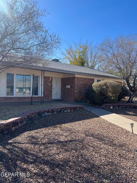 1427 Backus St, El Paso, TX 79925