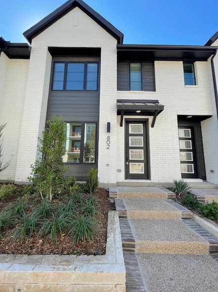 802 Trace Hawk Ln, Arlington, TX 76005