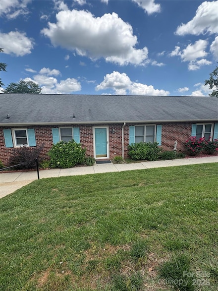 1326 5th St NE, Hickory, NC 28601