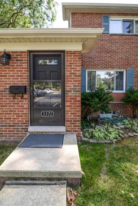 3372 Williamsburg Rd, Ann Arbor, MI 48108
