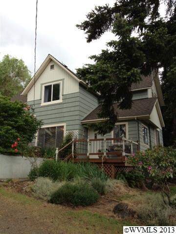 349 4th St, Scotts Mills, OR 97375