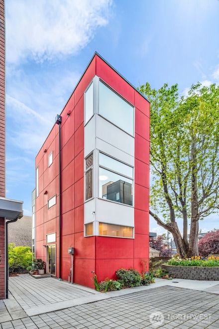 129 16th Ave, Seattle, WA 98122