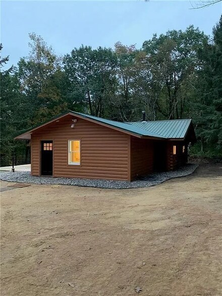 1456 Serum Rd, Nelson, WI 54756