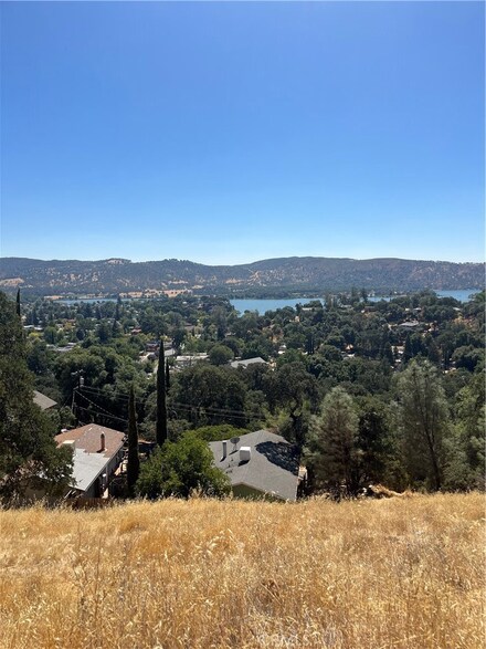 12415 Mount View Dr, Clearlake Oaks, CA 95423