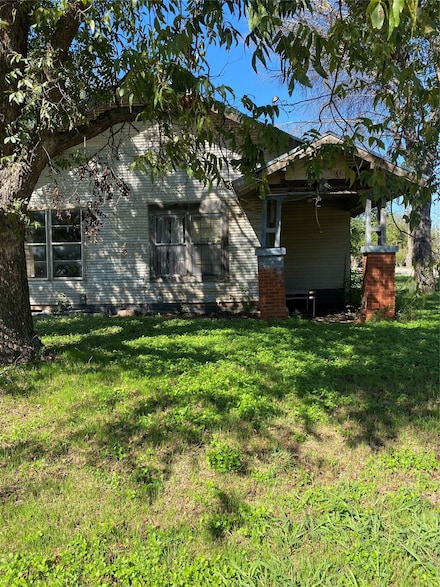 501 W 12th St, Coleman, TX 76834