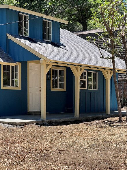 381 Maple Ln, Crestline, CA 92325