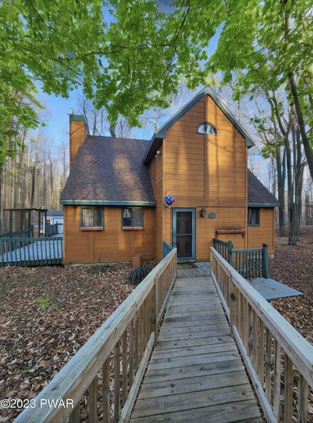 108 Grasshopper Ln, Greentown, PA 18426