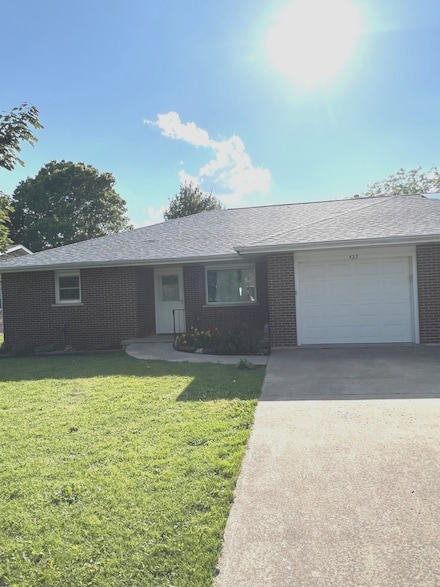 422 N 4th St, Cissna Park, IL 60924