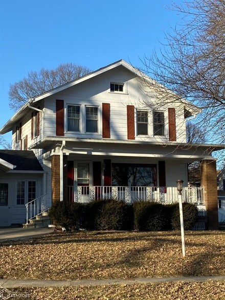 305 W Seneca St, Creston, IA 50801