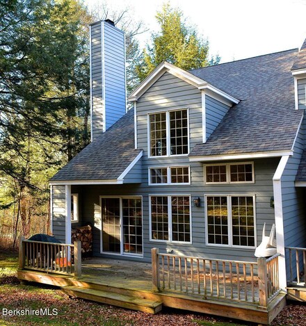 9125 Mountainside Dr, Hancock, MA 01237
