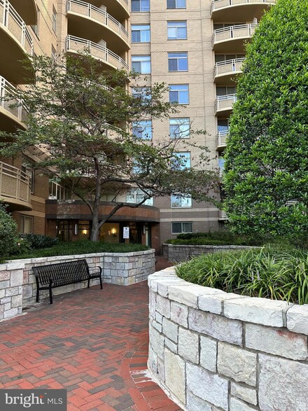 7111 Woodmont Ave Unit 714, Chevy Chase, MD 20815
