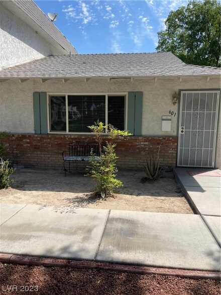 601 Greenbriar Townhouse Way, Las Vegas, NV 89121