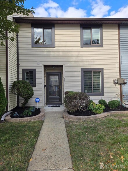 634 Edison Dr, East Windsor, NJ 08520