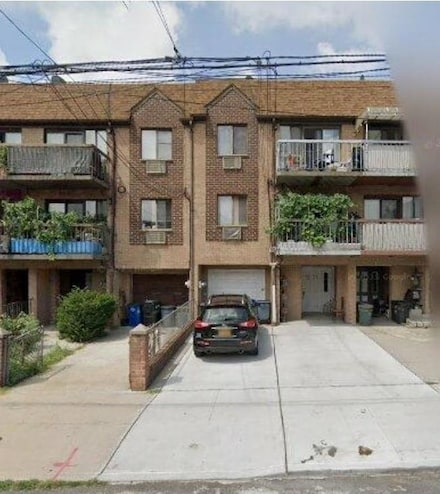 42-38 157th St, Flushing, NY 11355