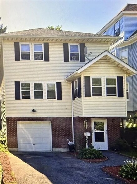 584 Harvard St, Mattapan, MA 02126