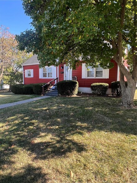 4062 Sunset Dr, Hannibal, MO 63401