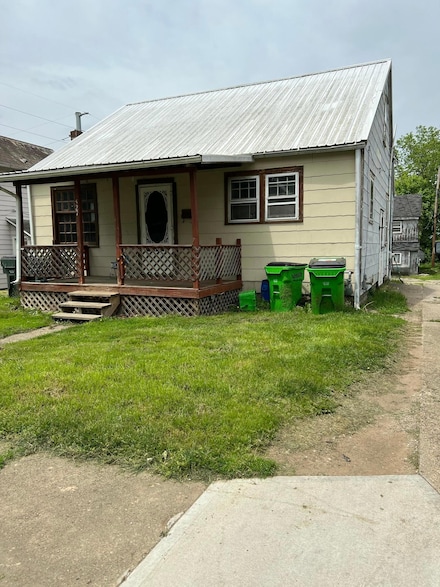 527 N 15th St, Coshocton, OH 43812