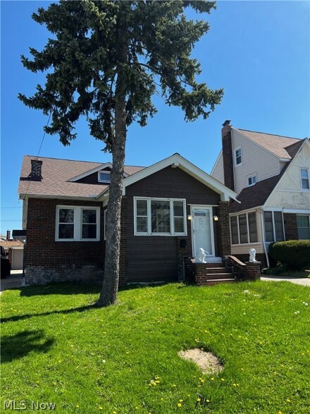18301 Neff Rd, Cleveland, OH 44119