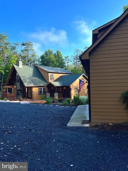185 Longstreet Rd, Basye, VA 22810
