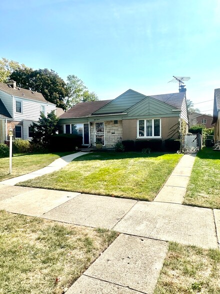 5011 Fitch Ave, Skokie, IL 60077