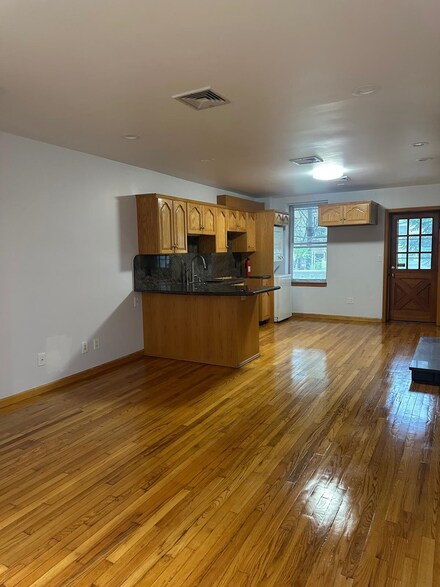 127 Garden St Unit 1B, Hoboken, NJ 07030