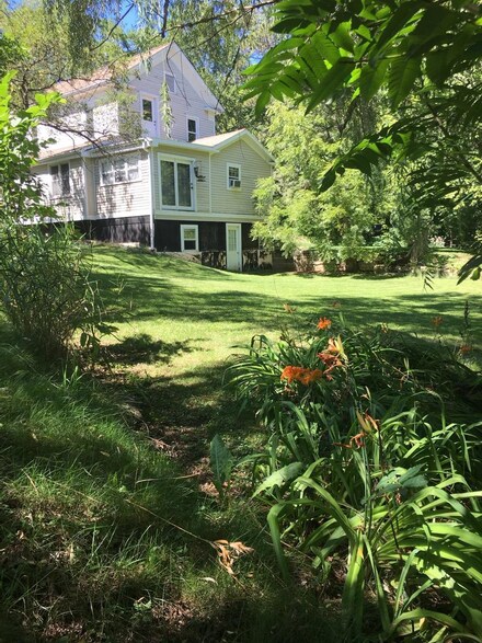 418 Colby St, Taylors Falls, MN 55084