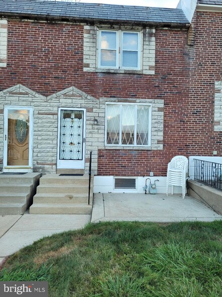 5350 Delmar Dr, Clifton Heights, PA 19018
